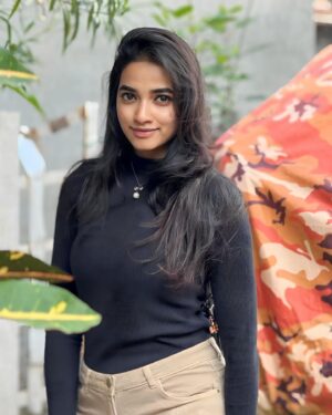 Thamizh Selvi Instagram - Just decided to look pretty today 🤍