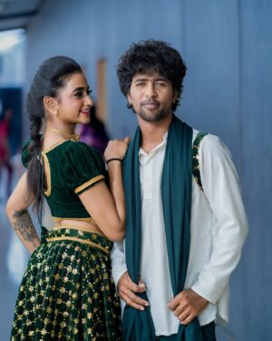 Thamizh Selvi Instagram - Day, look, partner- Perfect 🤍 Watch us perform tomorrow at @vijaytelevision 
Makeup by @sri_makeoverz 
Photographer: @hustlersjaya