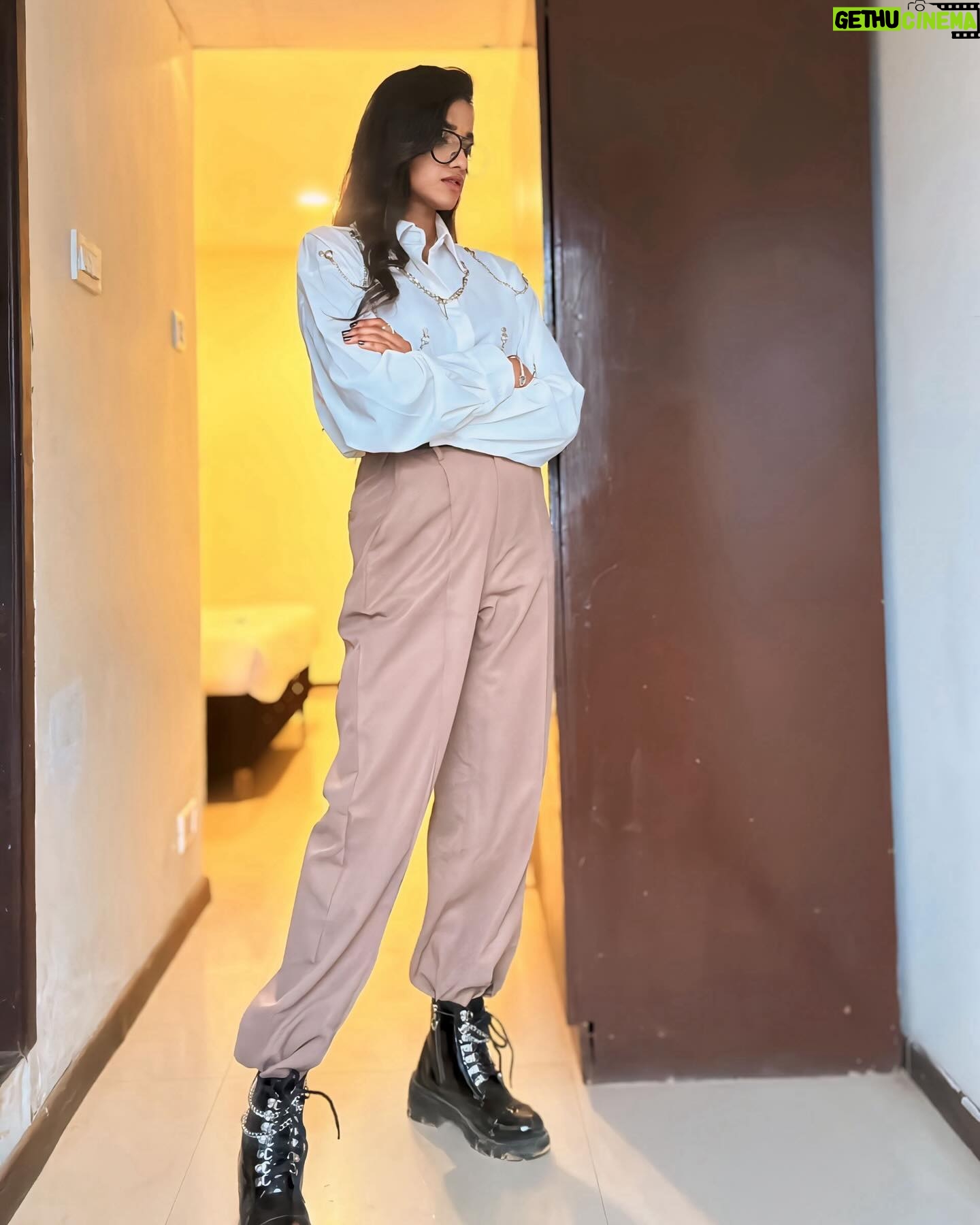 Thamizh Selvi Instagram - Bury me in this outfit ⚰️ Makeup : @sri_makeoverz