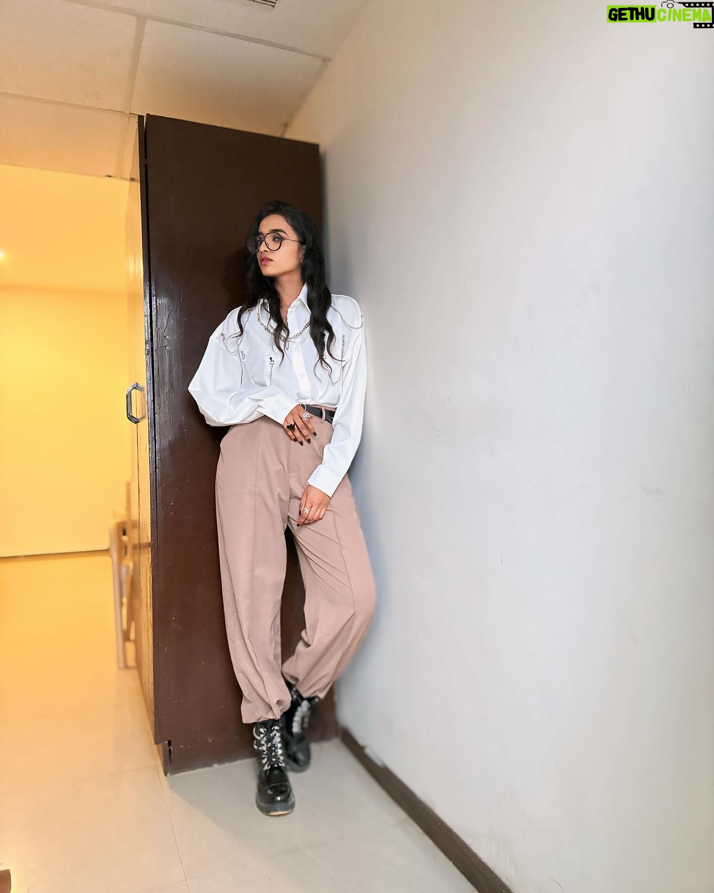 Thamizh Selvi Instagram - Bury me in this outfit ⚰️ Makeup : @sri_makeoverz