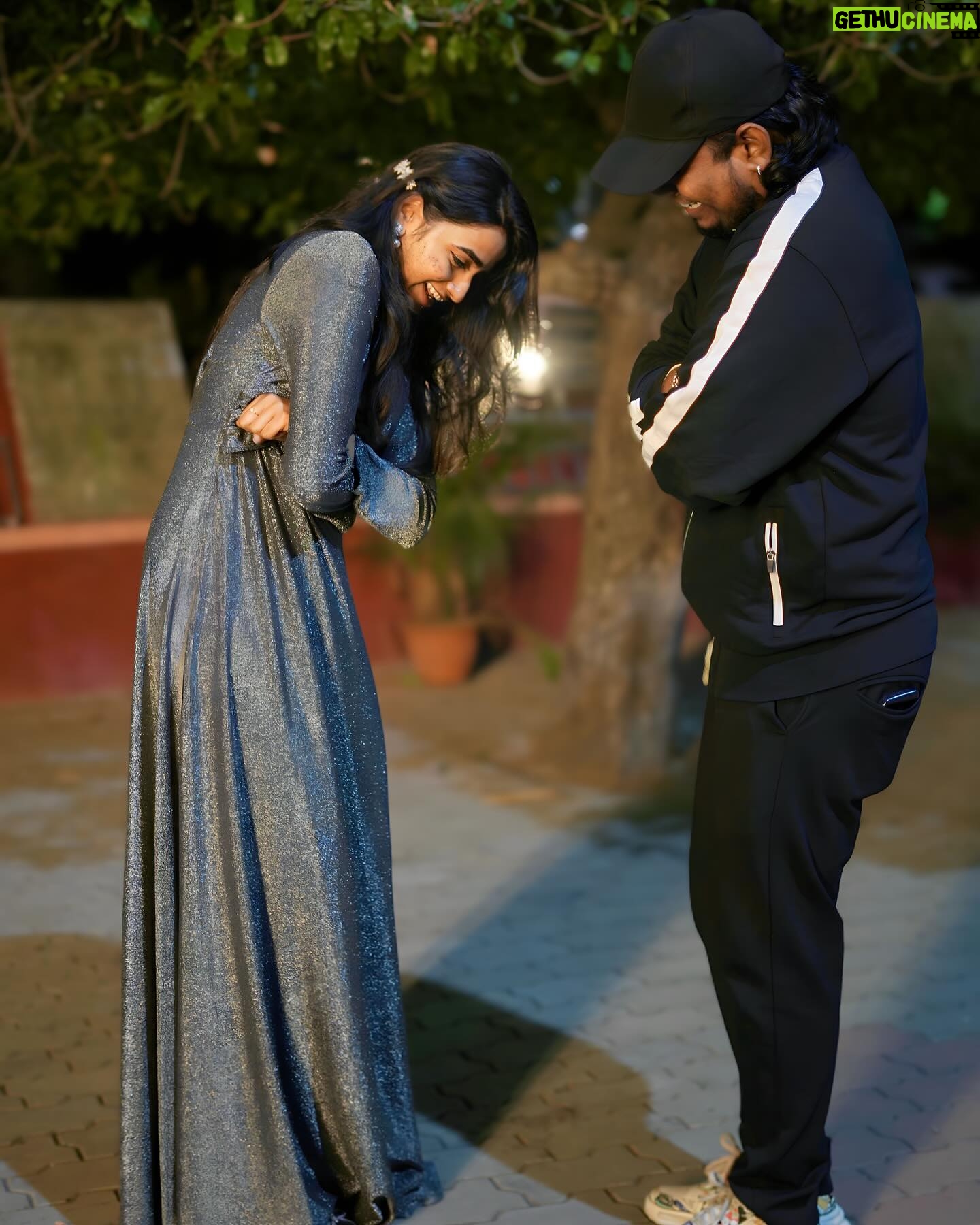 Thamizh Selvi Instagram - Just me and @wikkitalks_official being humble to each other 🌝