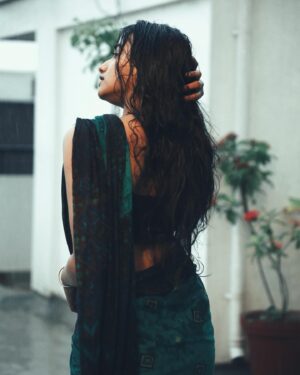 Thamizh Selvi Instagram - Vanakiliye 🖤
PC: @_llama._.drama_