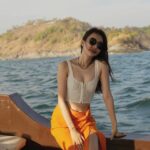 Thanwaporn Nasombat Instagram - ล่องเรือไม้สุดชิคที่ภูเก็ต 🌊🫶🏻 รีวิวฉบับเต็มที่อ่านต่อได้เพจเลย 🧡 #นะโมจะเที่ยว #layrayan