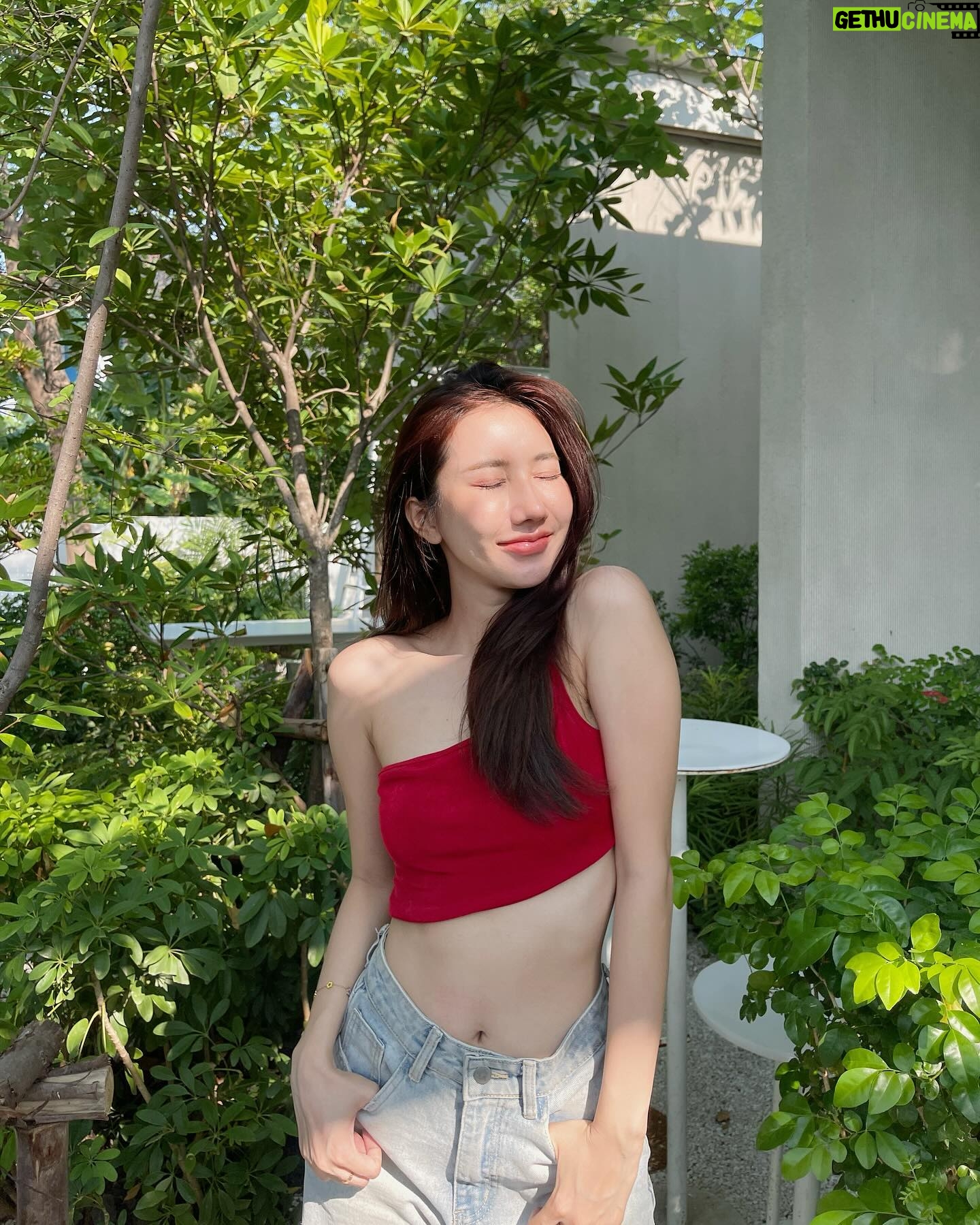 Thanwaporn Nasombat - 3 Likes - ตื่นแล้วฮับบ 🌹