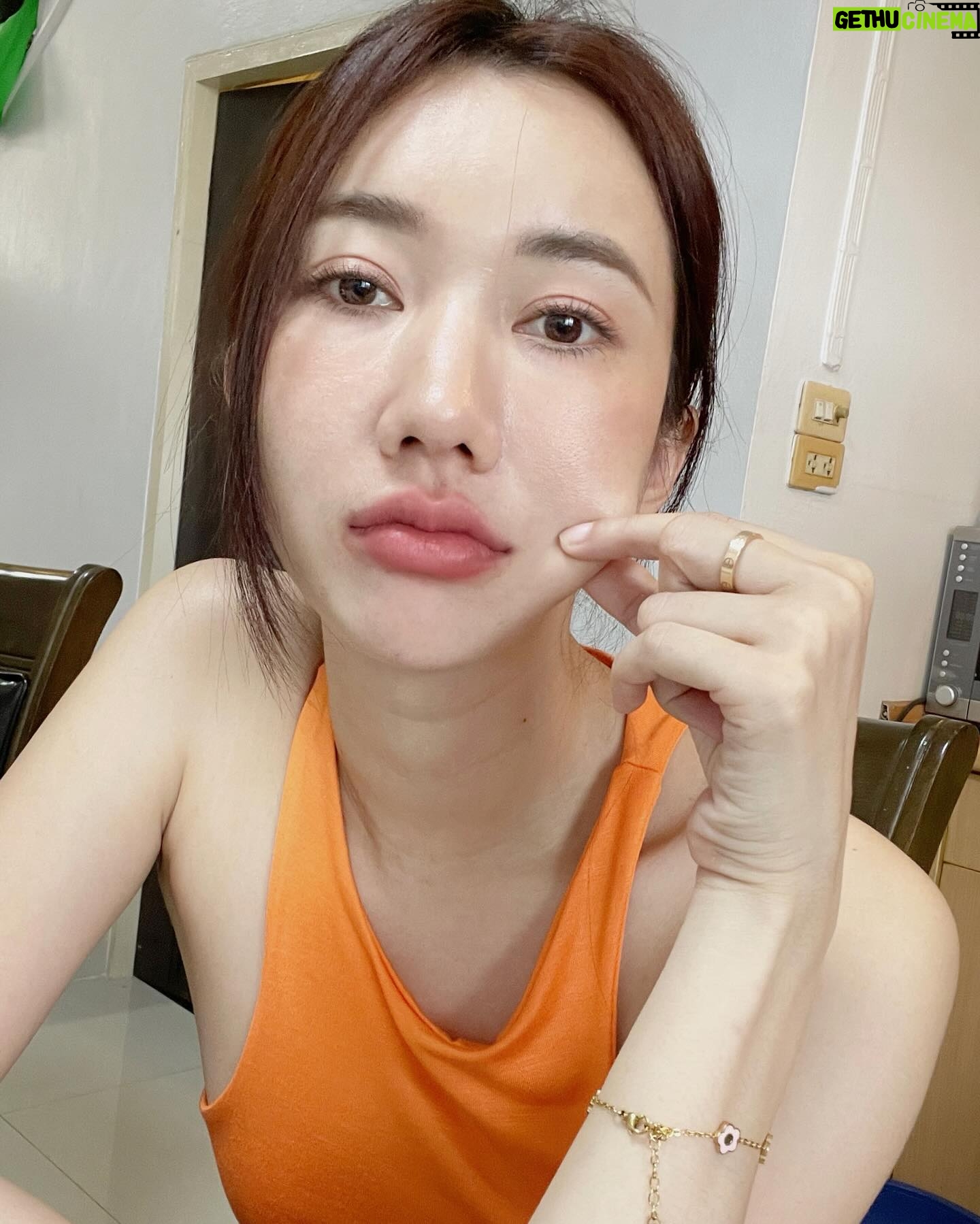 Thanwaporn Nasombat - 3 Likes - 🧡🍊