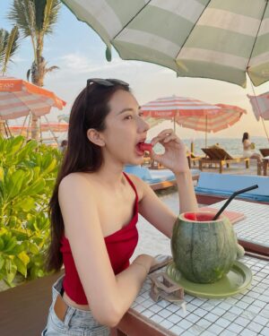 Thanwaporn Nasombat Instagram - บักแตงโมปั่นร้านหนิคือที่สุด 🍉