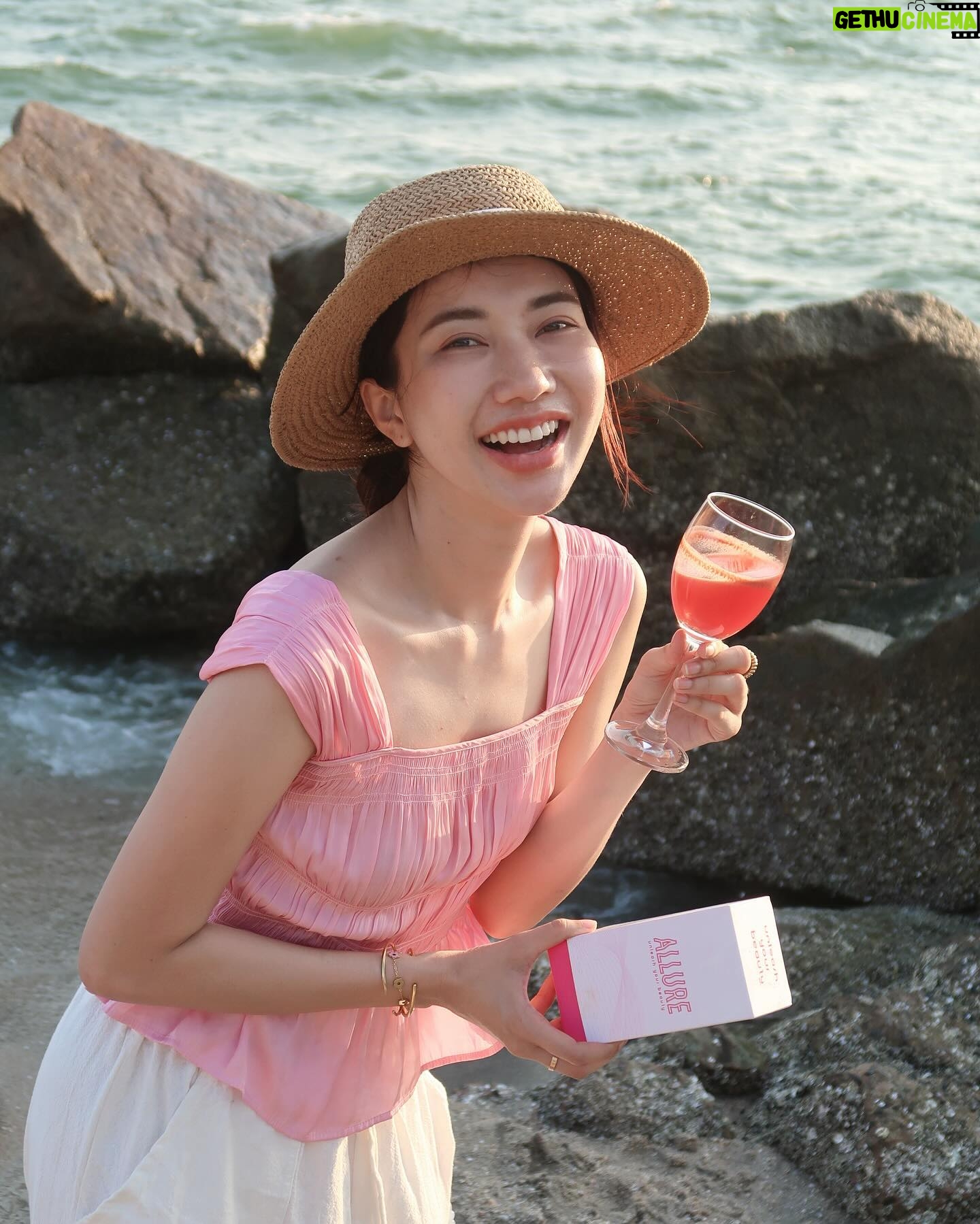 Thanwaporn Nasombat Instagram - #นะโมจะเที่ยว #AllureBeautyDrink 🩷✨