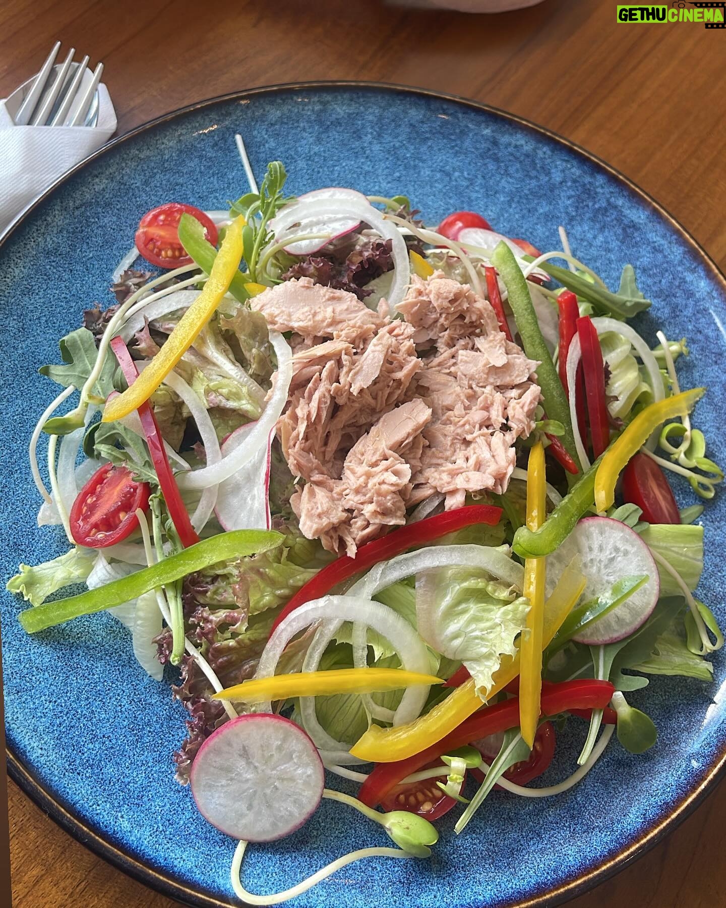 Thanwaporn Nasombat - 3 Likes - ผู้หญิงกินเก่งคนนี้ เป็นของคุณนะ ☕️🥗