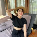 Thanwaporn Nasombat Instagram – คิดถึง 40 องศา ที่ไทยแล้ว 😂☀️

#นะโมจะเที่ยว
