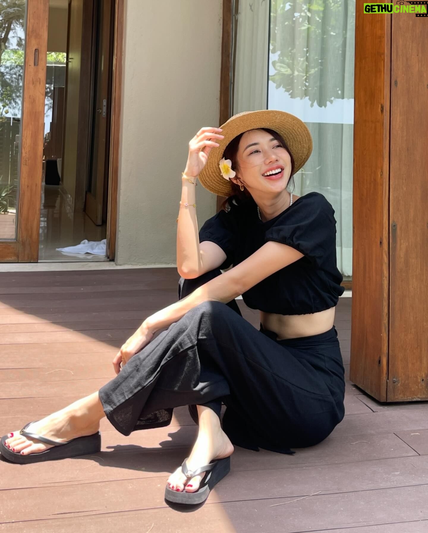 Thanwaporn Nasombat - 3 Likes - คิดถึง 40 องศา ที่ไทยแล้ว 😂☀️
#นะโมจะเที่ยว