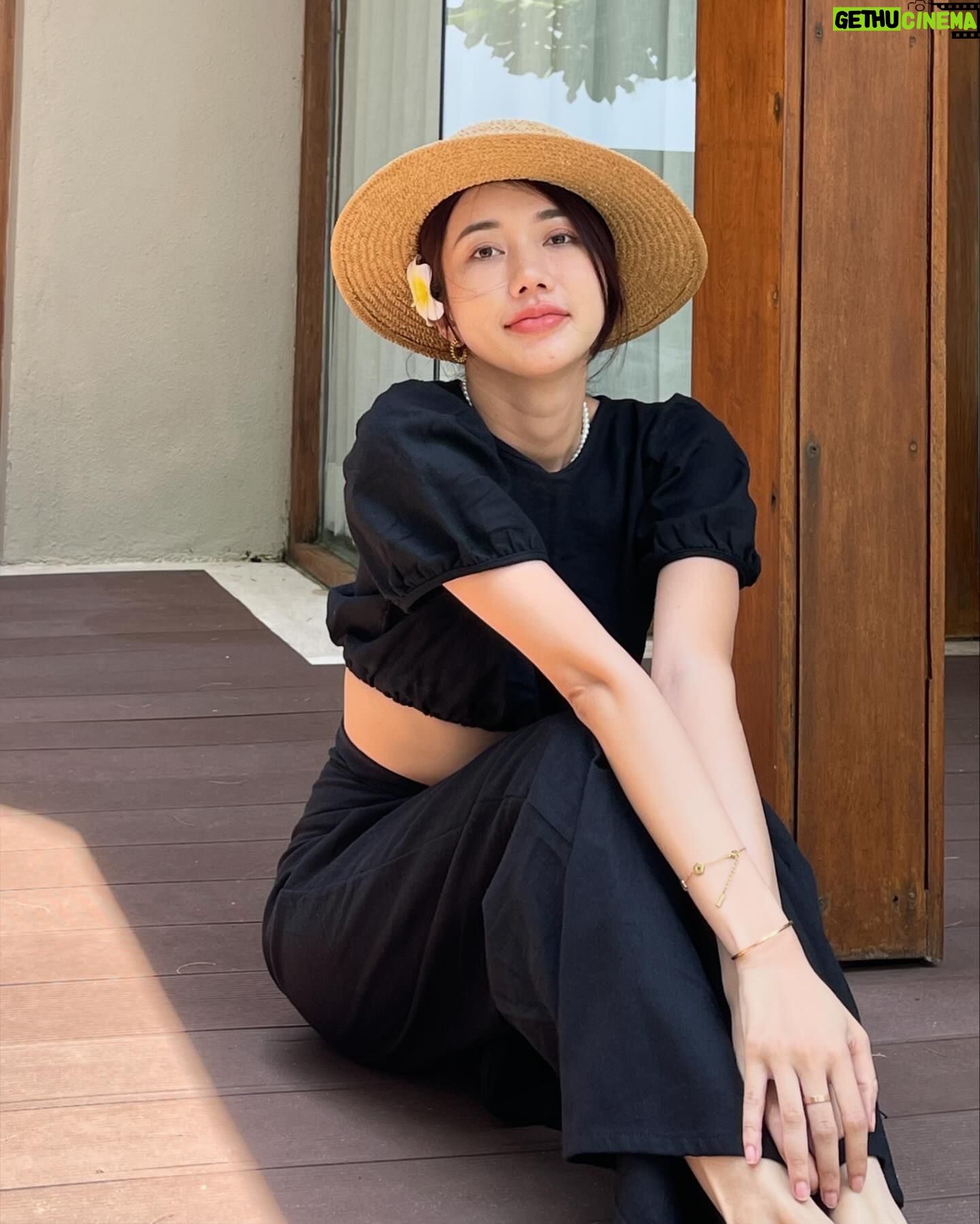 Thanwaporn Nasombat - 3 Likes - คิดถึง 40 องศา ที่ไทยแล้ว 😂☀️
#นะโมจะเที่ยว