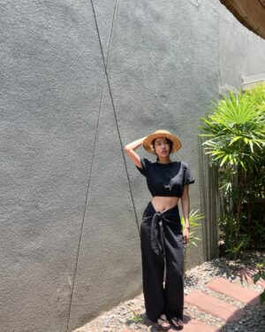 Thanwaporn Nasombat Instagram - คิดถึง 40 องศา ที่ไทยแล้ว 😂☀️

#นะโมจะเที่ยว