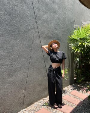 Thanwaporn Nasombat Instagram - คิดถึง 40 องศา ที่ไทยแล้ว 😂☀️

#นะโมจะเที่ยว