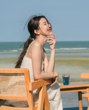 Thanwaporn Nasombat Instagram - ร้านกาแฟลับๆริมหาดหัวหิน 🌴

มาทีไรก็ชอบ 🌊

#นะโมจะเที่ยว