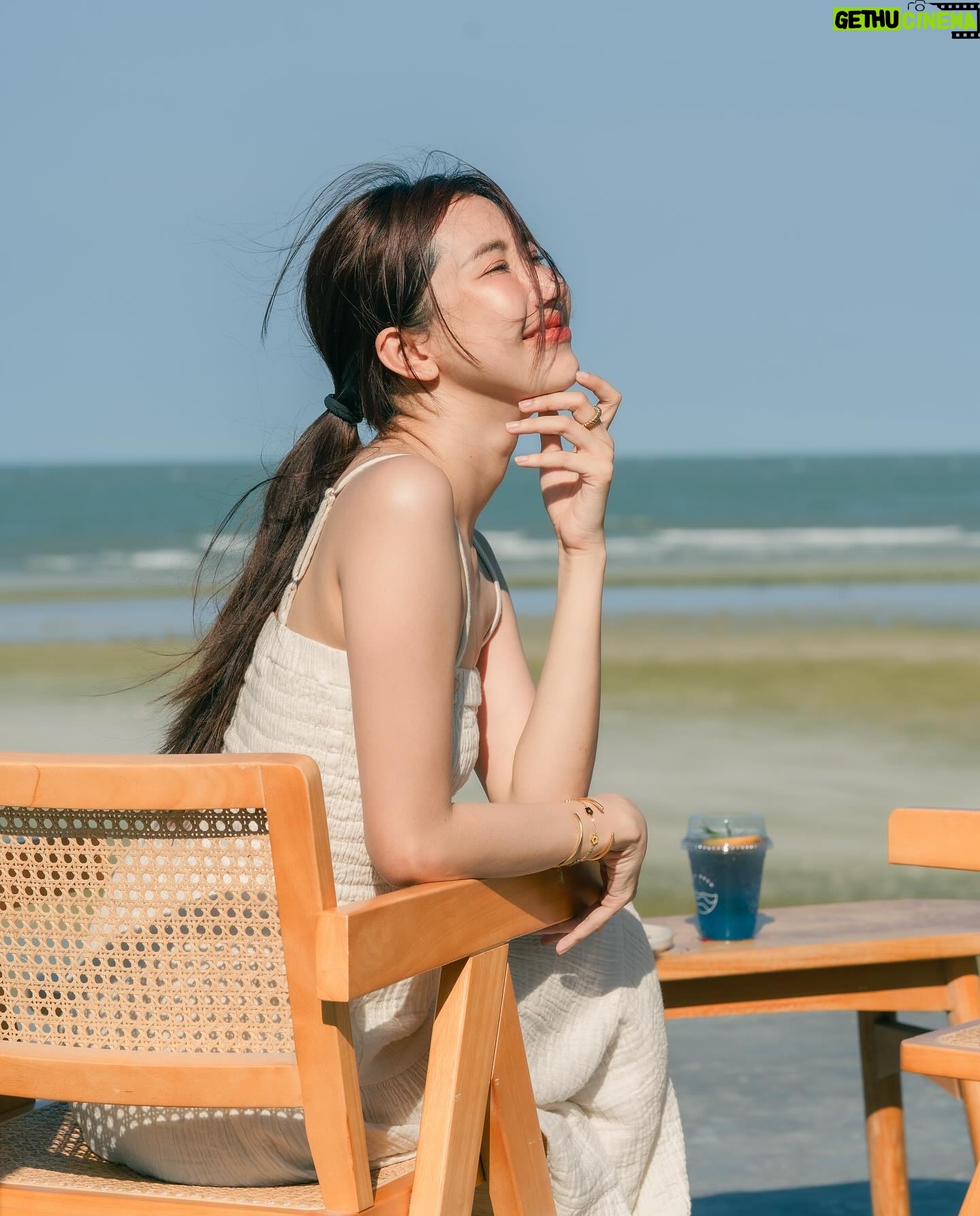 Thanwaporn Nasombat - 3 Likes - ร้านกาแฟลับๆริมหาดหัวหิน 🌴
มาทีไรก็ชอบ 🌊
#นะโมจะเที่ยว