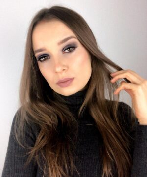 Thays Gorga Instagram - Ontem foi dia de Live com @mbritobeauty para aprender a fazer essa make poderosa com olhão preto, de maneira fácil e produtos BBB - bons, bonitos e baratos!
*
*
A Live ficará salva até às 19 horas de hoje e os produtos que usei são os da última foto desse post! *
*
Gostou do resultado? Foi a primeira vez que fiz essa make sozinha. Confesso que me surpreendi e achei que foi bem mais fácil do que eu esperava! *
*
#descomplica #makeup #makeupchallenge #olhaopreto #olhoesfumado #maquiagem #dicasdemake #produtosdebeleza #makeupartist #makeuplover #brabachallenge #evoluiuchallenge #dipironachallenge