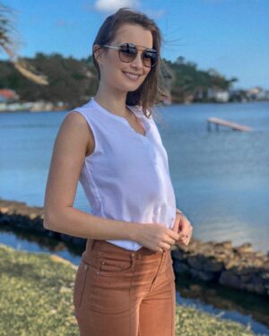 Thays Gorga Instagram - Esse mundão é tão cheio de lugares lindos! E essa ilha é um deles!  Fico encantada sempre que volto para passear! 🏝