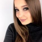 Thays Gorga Instagram – Ontem foi dia de Live com @mbritobeauty para aprender a fazer essa make poderosa com olhão preto, de maneira fácil e produtos BBB – bons, bonitos e baratos!
*
*
A Live ficará salva até às 19 horas de hoje e os produtos que usei são os da última foto desse post! *
*
Gostou do resultado? Foi a primeira vez que fiz essa make sozinha. Confesso que me surpreendi e achei que foi bem mais fácil do que eu esperava! *
*
#descomplica #makeup #makeupchallenge #olhaopreto #olhoesfumado #maquiagem #dicasdemake #produtosdebeleza #makeupartist #makeuplover #brabachallenge #evoluiuchallenge #dipironachallenge