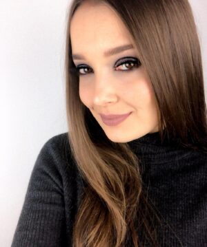 Thays Gorga Instagram - Ontem foi dia de Live com @mbritobeauty para aprender a fazer essa make poderosa com olhão preto, de maneira fácil e produtos BBB - bons, bonitos e baratos!
*
*
A Live ficará salva até às 19 horas de hoje e os produtos que usei são os da última foto desse post! *
*
Gostou do resultado? Foi a primeira vez que fiz essa make sozinha. Confesso que me surpreendi e achei que foi bem mais fácil do que eu esperava! *
*
#descomplica #makeup #makeupchallenge #olhaopreto #olhoesfumado #maquiagem #dicasdemake #produtosdebeleza #makeupartist #makeuplover #brabachallenge #evoluiuchallenge #dipironachallenge