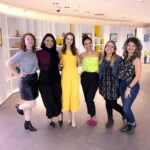 Thays Gorga Instagram – Quando eu recebi o roteiro do Criativas, foi amor à primeira vista!
Um projeto em que eu falaria sobre e com mulheres empreendedoras, investidoras, ótimas profissionais e que ao mesmo tempo são mães, esposas, amigas dedicadas.
Aprendi mais sobre o universo dos investimentos, me inspirei nas histórias que ouvi e como profissional fico extremamente feliz e agradecida pela oportunidade de conduzir esse programa que o @bancodobrasil me proporcionou! 
Fora essa produção maravilhosa da qual eu já sou fã e que me recebeu aqui em Brasília de braços abertos!
Voltando para casa com o coração cheio de alegria e gratidão!💛