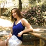 Thays Gorga Instagram – Pensamentos soltos para se (re)lembrar:

1 – Não existe vida perfeita. Nem a sua, nem a minha, nem a de ninguém. Todos temos nossos próprios desafios e escolhemos como e com quem compartilhar. Isso muitas vezes  não é público, por isso não se compare!

2 – Honre sua história e se comprometa com seu presente.

3 – Pensar, sonhar, sentir, agir. Os sonhos se criam com atos, constância e comprometimento.

4 – Você só controla os seus sentimentos e ações. Não tente mudar outra pessoa.

5 – Não ignore suas emoções e nem se deixe levar por elas. Ambos nos adoecem.

6 – Ser pessimista é se fechar para enxergar novas opções.

7 – Amor bom é amor que traz paz e conforto.

8 – Tudo muda o tempo todo. Não importa o tamanho do problema, ele não é eterno.

9 – Se perdoe.

10 – Nem sempre e possível perdoar o próximo, mas se possível faça isso por você, afinal é dentro de si (e não no outro) que a raiva, o rancor e a decepção se alojam.

11 – Saiba ouvir e saiba reconsiderar, mas sempre escute a sua intuição.

12 – Desenvolva a habilidade de entender o seu coração e respeitar isso.

13 – Não entregue a outra pessoa a responsabilidade de guiar sua vida e consequente seu poder pessoal.

14 – Curiosidade e leveza fazem o seu caminho muito mais feliz.

15 – Não tenha medo do que ainda não sabe, é caminhando que se faz o caminho!🍀

#autocuidado #bemestar #mindfulness #saudeintegral #comeceporvocê #mentepositiva #autoestima #cuidadosdiarios #mente #corpo #espirito #alinhamento #sintonizesuavibração