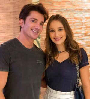 Thays Gorga Instagram - Tem coisa melhor do que encontrar vários amigos no mesmo lugar?
Foi tudo tão gostoso que eu esqueci de tirar fotos com um monte de gente querida! 🤷🏻‍♀️
E lembram do look da  @infinifashion que vocês escolheram na enquete que fiz semana passada? Usei ele para ir no evento!🍀✨