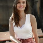 Thays Gorga Instagram - Toda sorridente... Por que vem feriado pela frente? Por que vem jobs pela frente? Por que o Insta e o WhatsApp voltaram a funcionar? Por que esse look é lindo? Por que vou jantar hambúrguer? Indique a opção correta para uma taurina!🤣