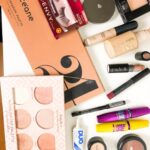 Thays Gorga Instagram – Ontem foi dia de Live com @mbritobeauty para aprender a fazer essa make poderosa com olhão preto, de maneira fácil e produtos BBB – bons, bonitos e baratos!
*
*
A Live ficará salva até às 19 horas de hoje e os produtos que usei são os da última foto desse post! *
*
Gostou do resultado? Foi a primeira vez que fiz essa make sozinha. Confesso que me surpreendi e achei que foi bem mais fácil do que eu esperava! *
*
#descomplica #makeup #makeupchallenge #olhaopreto #olhoesfumado #maquiagem #dicasdemake #produtosdebeleza #makeupartist #makeuplover #brabachallenge #evoluiuchallenge #dipironachallenge