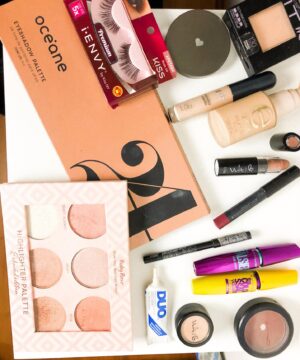 Thays Gorga Instagram - Ontem foi dia de Live com @mbritobeauty para aprender a fazer essa make poderosa com olhão preto, de maneira fácil e produtos BBB - bons, bonitos e baratos!
*
*
A Live ficará salva até às 19 horas de hoje e os produtos que usei são os da última foto desse post! *
*
Gostou do resultado? Foi a primeira vez que fiz essa make sozinha. Confesso que me surpreendi e achei que foi bem mais fácil do que eu esperava! *
*
#descomplica #makeup #makeupchallenge #olhaopreto #olhoesfumado #maquiagem #dicasdemake #produtosdebeleza #makeupartist #makeuplover #brabachallenge #evoluiuchallenge #dipironachallenge
