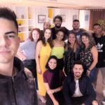 Thays Gorga Instagram – Quando eu recebi o roteiro do Criativas, foi amor à primeira vista!
Um projeto em que eu falaria sobre e com mulheres empreendedoras, investidoras, ótimas profissionais e que ao mesmo tempo são mães, esposas, amigas dedicadas.
Aprendi mais sobre o universo dos investimentos, me inspirei nas histórias que ouvi e como profissional fico extremamente feliz e agradecida pela oportunidade de conduzir esse programa que o @bancodobrasil me proporcionou! 
Fora essa produção maravilhosa da qual eu já sou fã e que me recebeu aqui em Brasília de braços abertos!
Voltando para casa com o coração cheio de alegria e gratidão!💛