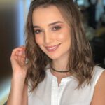 Thays Gorga Instagram – Mês de aniversário é aquele que eu redobro os cuidados comigo, afinal é o mês de celebrar mais um ciclo, mais um ano de oportunidades e crescimento, então nada melhor do que me amar muito!
E hoje vim ser mimada no @shades_studio que cuidou do meu cabelo, das minhas unhas, sobrancelha e para finalizar fizeram essa make linda! 
Sai me achando… hahahaha e como é bom a gente se namorar, não é?
Salão: @shades_studio 
Cabelo: @nicia_hair 
Make @crissalzano