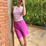 Thays Gorga Instagram – Um look com uma das minhas cores favoritas! 💗 @infinifashion 
•
Arrasta para o lado e da uma olhada na relação das cores com as emoções! 
•
Eu particularmente adoro brincar com as cores para elevar meu humor e autoestima! 
Nos dias em que estou sem energia, sempre busco uma cor vibrante para dar uma animada! 
Se é só efeito psicológico ou se as cores tem mesmo o poder de mudar nossa vibração, não faço a mínima ideia, mas o importante é o resultado! 😉
•
E aí? Você se sente influenciado pelas cores? Já parou para prestar atenção nisso? Ou acha bobeira?

#looksfemininos #rosa #looksverao #lilas #bermudafeminina #ideiasdelooks