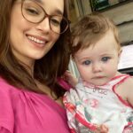 Thays Gorga Instagram – Brincando de boneca… pensa se eu aguento uma lindeza dessas?! Coisa mais lindica dessa vida @kayla_meirelles @silmarameirelles