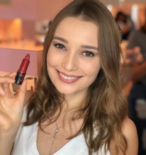 Thays Gorga Instagram - Quem ama make levinha e tons nudes vai amar os novos batons da @eudoraoficial Eles são nudes, mas têm um fundo rosado que faz toda a diferença e que deixa aquela make básica, linda! 
#eudora #pinknude #make #tendendencias