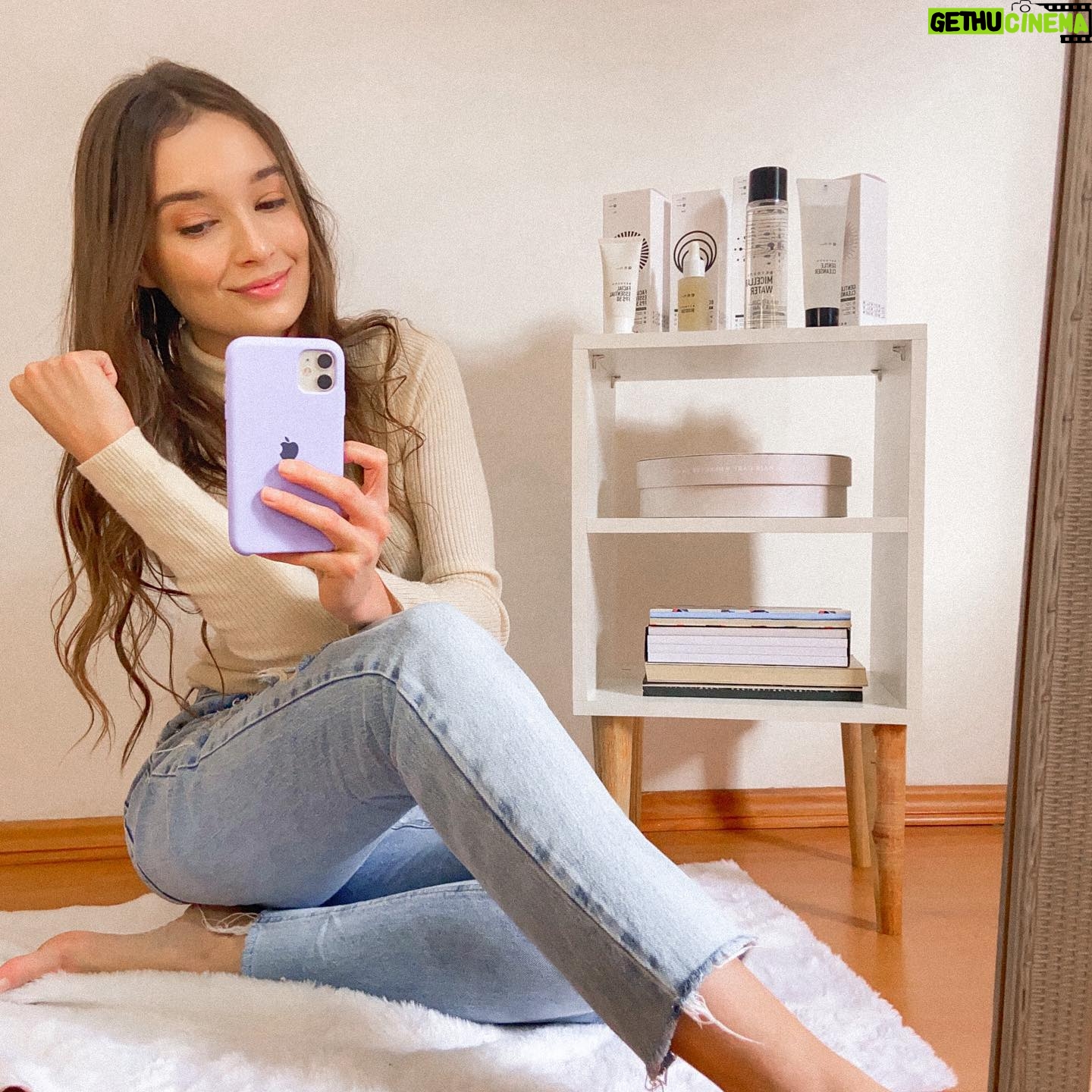 Thays Gorga - 3.2K Likes - Como fica a sua pele fica quando as temperaturas baixam?
O kit de skincare de Beyoung ajuda se a sua pele resseca ou se ela fica mais oleosa.
A limpeza é fundamental com a duplinha cleanser agua micelar.
Já o Booster é um sérum que ajuda a manter a pele hidratada por mais tempo e também controla a oleosidade, sendo o tratamento ideal para deixar sua pele saudável durante o inverno.
E o FPS é fundamental para proteger o rosto dos raios solares.
Aproveita que a rotina de skincare de beyoung foi pensada para cuidar da pele no inverno. E essa semana com desconto de 53% FRETE GRÁTIS!
#publi #beyoung #pele #skincare