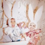 Thelma Aoyama Instagram - あけましておめでとうございます！ 2023年もよろしくお願いいたします！ 全国の卯年の皆さん、ついに我々の時代がやって来ました😂 我々も卯年生まれということで… 2人でうさぎになりました😂 恥ずかしいけど、普段虎と辰の間でビビり散らかして震えていますので、今年ばかりは、周りを気にせずバリバリうさぎをかましていきたいと思います！震 沢山の笑顔と愛で溢れた一年になりますように🐰 どんな1年になるかなー？🥹 #本厄 #おわた 青山テルマ　渡辺直美