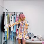 Thelma Aoyama Instagram - new hair new me🩷💚毛先に黄緑いれたよ!! 新しく始まる番組の収録どきどき