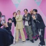 Thelma Aoyama Instagram - PRODUCE 101 JAPAN THE GIRLS 16日にとうとうファイナルを迎えました。 S2でもトレーナーとして関わらせて頂いたので、一度経験しているから大丈夫って思ってたけど、やっぱりファイナルを迎えて数日間色んな感情がぶつかり合ってました。 レベル分けからファイナルまでは凄く長く感じるけど、いつも最後は一瞬。 今回はコロナが開けていたので101人からスタートでした。 韓国での合宿もあっり、慣れないスケジュールの中、ホームシックになる子だったり、環境に戸惑う子、オーディションが初めてで緊張しちゃう子だったり、風邪でレッスンに出れない子、毎日不安や葛藤に駆られていた子は少なくなかったと思う。 それでも練習生みんな互いに支え合いながら、沢山努力を重ね、本当に頑張ってました。 最初から一つ一つのレッスンやステージを真剣に全力でみんな取り組んでくれました。 どんな緊張やプレッシャーを抱えながらもいつも堂々とステージに立つ姿はかっこよかった。 みんな本当に凄いよ!!本当に強い!! もちろんライブは生物だから悔しい瞬間もあったけど、その経験は最高級の武器にもなるって私は信じてます。 会う度にみんなの声の特徴や癖が見えてきて、指導するポイントも明確になっていったし、レッスンの度にみんながとてつもなく成長していく姿に感動してました。 声は（きっとダンスも）感情が素直に出るから、出来るだけ声帯も心も緩めれる様に寄り添うことを心がけてレッスンを進めていきました。みんなと沢山話たのも今ではいい思い出です。 この数ヶ月色んなことがあったけれども、とても掛け替えのない時間でした。 S2もそうだけど、本当にみんなから学ぶことが沢山ありました。レッスン後には毎回新たな課題を見つけれたし、みんなと沢山「音楽」と向き合えました!! 何があろうと私は「みんな」の成長が毎日のモチベーションでしたし、原動力でした。 どんな時も心を枯らさず、常に自分と向き合い、前を向き、諦めなかった。 みんなのその強い意志に何度も救われました。 だからひとり一人に感謝の気持ちでいっぱいです。 本当にありがとう。 本当に本当に有り難う!!!! そして本当にお疲れ様。本気でみんな最高だし、大好きだよ。 惜しくも脱落してしまった練習生のみんなも誰かにとってはもう「アイドル」です。 ひとり一人輝くものを確実に持ってます。 これからどんな道を歩もうと、確実に「仲間」は居ます。 流した涙も悔しさも宝物です。 だから胸を張って突き進んで欲しいと思う。 （※事務所選びは慎重に!契約書もちゃんと読んでね!) トレーナーのみんな＆カエラさん!! 本当にありがとうございました!!心の底からラブです。 全てのスタッフの皆さん：トレーナーのみんな・練習生へ沢山の愛をありがとうございました!!!沢山休んで下さい。 ご家族の皆様：心配になる瞬間も多々あったと思いますが、大切な娘さんを私たちに預けてくださって本当に有り難う御座いました。 国プの皆さん:練習生のみんなへの沢山の応援と投票をありがとうございました。みんなにとって励みにもなり、パワーにもなっていたと思います。これからも「愛」がある言葉で応援よろしくお願い致します。 改めてME:Iのみんな、デビューおめでとう! パワーアップしたみんなの姿を心から楽しみにしてる。 みんなと出会えて幸せです。 みんなに愛を♡ テルマ