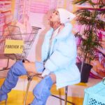 Thelma Aoyama Instagram - 今日から数量限定でFOREVER21とのコラボアイテムが発売になりました!! 再販は無いので、気になったら是非お早めにゲットして下さい💖🎀🙋🏽‍♀️ 気に入って貰えたら嬉しいー!!❤️‍🔥❤️‍🔥 ノベルティで「ショッピングバッグ」を先着でプレゼントしてます:) #forever21 #フォーエバー21 🎀アイテム4型🎀 ①モンスターブルゾン　「＃ブルブル震えながらも存在デカめで歩くと決めた私のブルゾン」 ￥17,600(税込) カラー3色【ブラック、ピンク、ライトブルー】、サイズフリー ②グラフィックロンT　「＃時間無くてもこの一枚で決まっちゃう遅刻防止のロンT」 ￥4,950(税込) カラー2色【オフホワイト、ブラック】、サイズ2型【S,M】 ③グリッターパンツ　「＃流石にスワイプで飛ばされないシャカパン」 ￥5,500(税込) カラー2色【ピンク、パープル】、サイズ2型【S,M】 ④ビジューデニムパンツ　「＃うちらの未来みたいにキラキラ眩し過ぎるデニム」 ￥9,900(税込) カラー2色【ライトブルー、ブルー】、サイズ2型【M,L】 ■発売場所 [全国3店舗] ・大阪 / ららぽーと門真店 ・千葉 / ららぽーとTOKYO-BAY店 ・【9/15NEW】横浜 / ジョイナス店 [WEB STORE]【※9/15(金)10:00～発売開始】 ・公式WEB STORE.st　 ・ZOZOTOWN