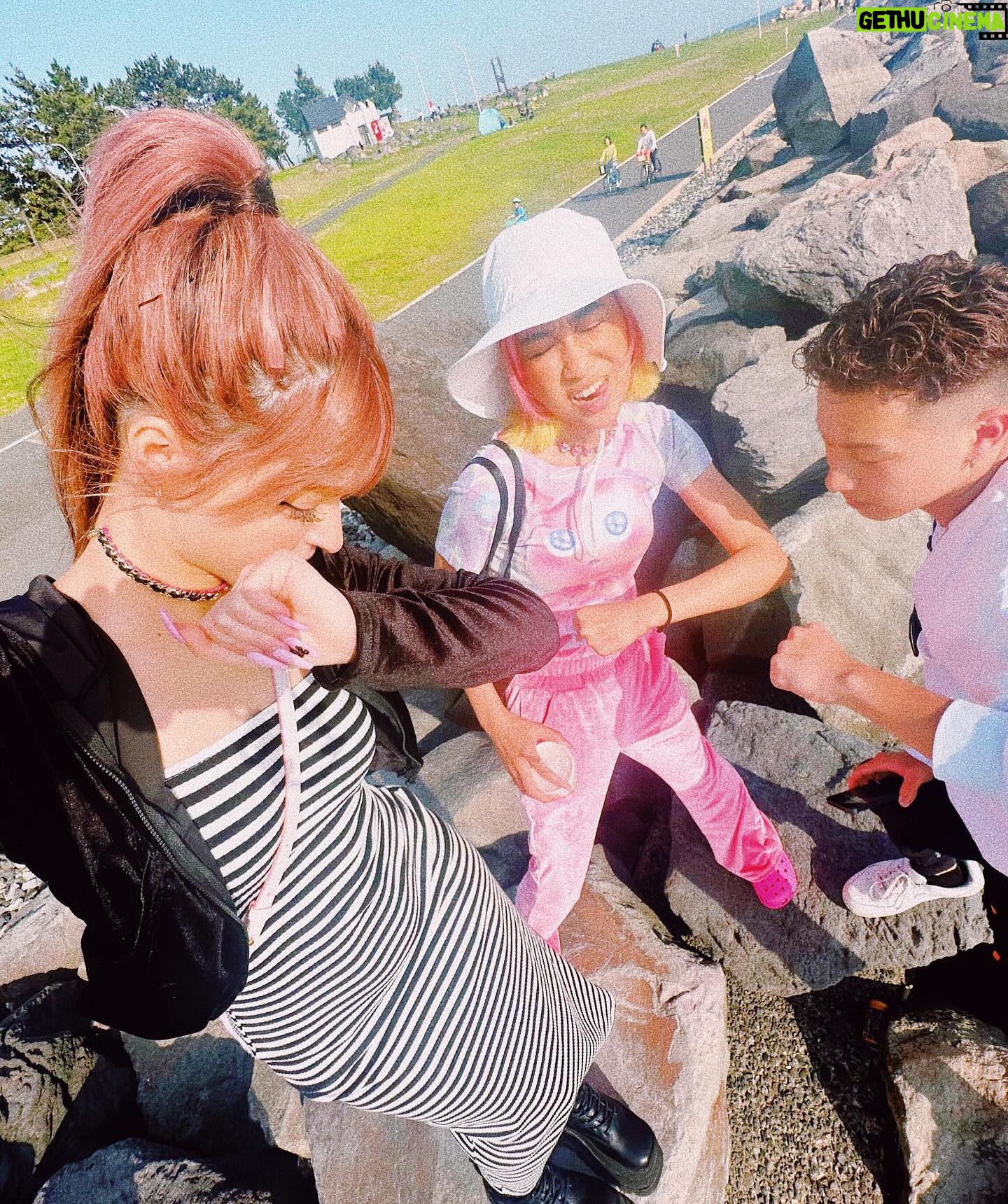 Thelma Aoyama Instagram - 🌸🩷☀️✌🏽🐳最高な休日🩵🌺🐬🦋🌴🌻 @ange1115 (いつメン) @y_atsushi0123 (初メン) ドライブ→公園→YouTube撮影→お台場でガチャ→プリクラ→クレープ→足ツボ🩷🙋🏽♀️ 楽しすぎた1日🫶🏼