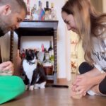 Thelma Fardin Instagram - Quisimos probar el challenge de la patita nosotros también 🙋🏻‍♀️🐈‍⬛ Moria es la 1
