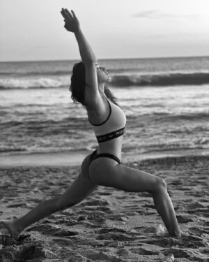 Thelma Fardin Instagram - 🧘‍♀️ 🌊 y @roxyargentina