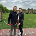 Thelma Fardin Instagram – Cumplí 31, y otra vez no me imaginé nada de lo que iba a estar pasando en mi vida en este momento, y si lo hice la realidad es tremendamente superadora. @nico__riera no se entiende el nivel de amor y agasajo que armaste!! 😍 
Me trajo chilaquiles de desayuno por mis épocas mexicanas, me llevó a jugar a la pilota de karting, hicimos mi plan favorito tirando con arco al aire libre y lo más hermoso: terminamos con toda la gente que amo en nuestro hogar. (Escribo esto con un desayuno gigante en un lugar hermoso y con él al lado, alucinada con la vida y sus sorpresas). 
Gracias amigues por todo su amor, sin ustedes nada sería lo que es! 💜
Presiento que esta década se va a titular DISFRUTE 🎈
