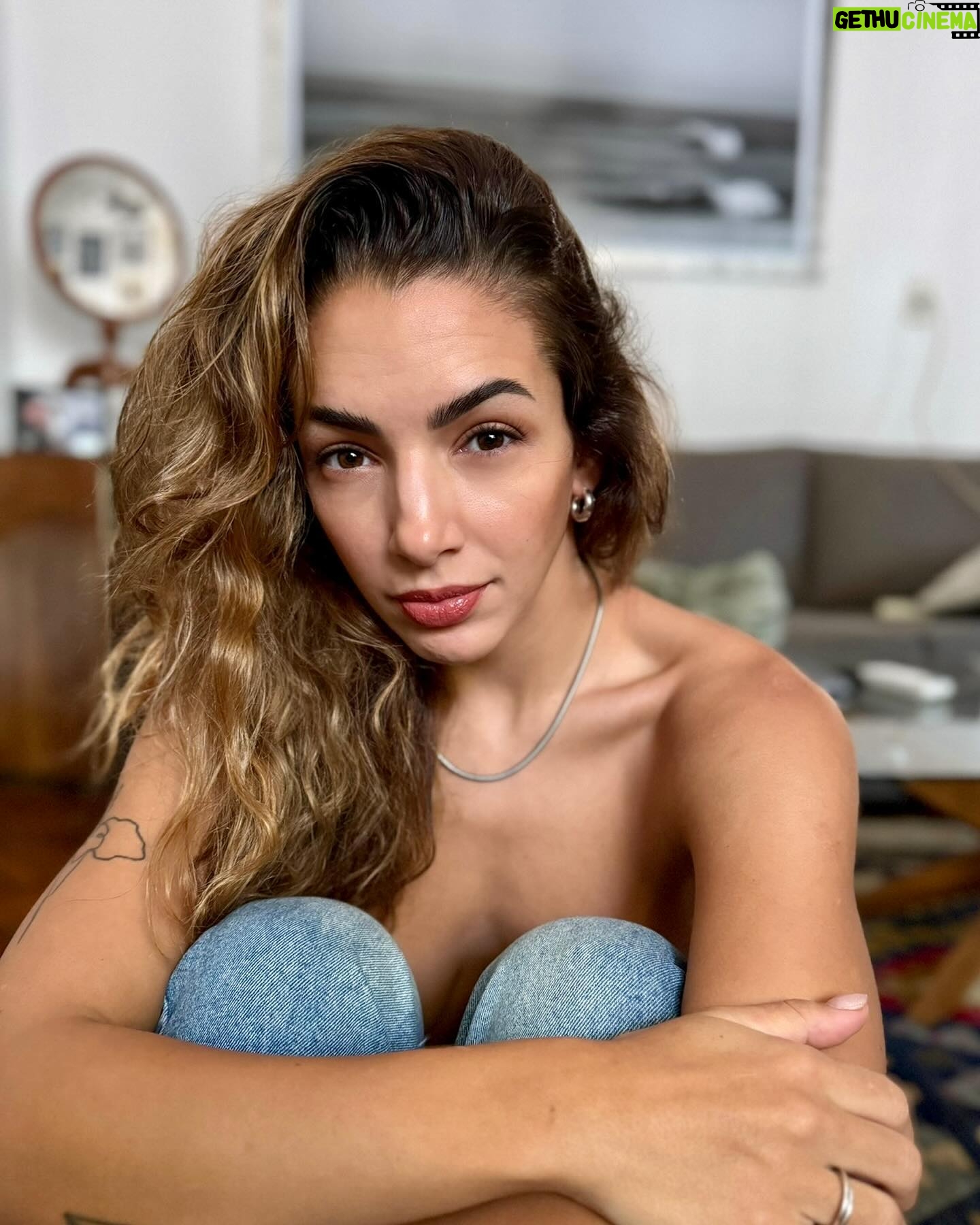 Thelma Fardin - 17.6K Likes - Lo mejor es India corrigiendo el libro 🐈⬛🤓