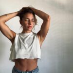 Thelma Fardin Instagram - No, no tengo un departamento de 500 mil dólares comprado con plata del Estado. Cómo me rompen los ovarios con sus mentiras. Vengan con pruebas. Ojo: no valen recibos de sueldo truchos como los que me inventaron en los últimos 5 años. Les gusta construirme como élite para alejarme de la gente, para inocular odio, porque no tienen argumentos serios para deslegitimar mi lucha. Besis Las fotos son excusa para decir esto.