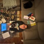 Thelma Fardin Instagram - Lo mejor es India corrigiendo el libro 🐈‍⬛🤓