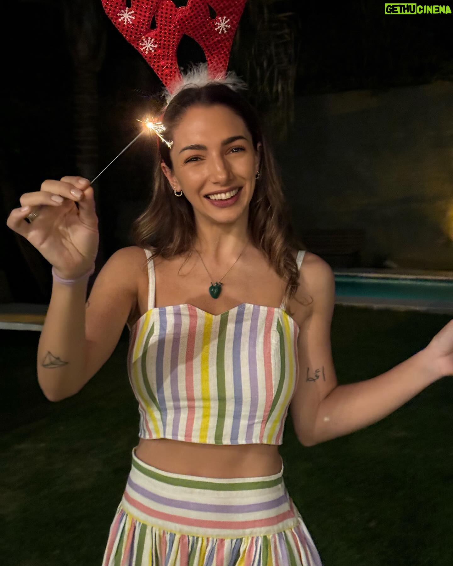 Thelma Fardin Instagram - Feliz Navidad ♥️ Que sea repleta de amor y rodeados de gente querida para todos