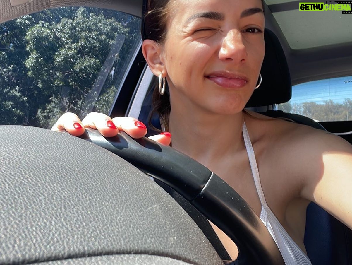 Thelma Fardin Instagram - El último video es mi ojo: pupila e iris convirtiéndose en galaxia 👁️ En el medio Morita bostezando.