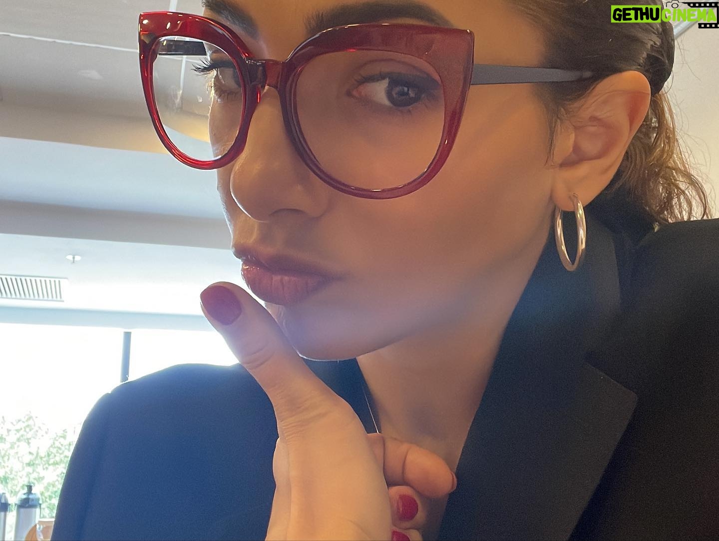Thelma Fardin Instagram - El último video es mi ojo: pupila e iris convirtiéndose en galaxia 👁️ En el medio Morita bostezando.
