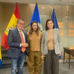 Thelma Fardin Instagram - Trabajando en @cim.oea en la construcción de una Ley Modelo para erradicar y sancionar la violencia de género facilitada por las nuevas tecnologías. 👉🏻 Verán en este mismísimo post porque es TAN IMPORTANTE tener esta ley. También estuvimos en la Embajada de Colombia junto a la embajadora de España y el embajador colombiano presentando la película “Te doy mis ojos” ganadora del premio Goya a mejor película. Todo esto rodeada de mujeres que admiro y me inspiran a seguir trabajando por un mundo más justo e igualitario 💜 @sarabrochet @adiliadelasmercedes @onumujeresar @oea_oficial